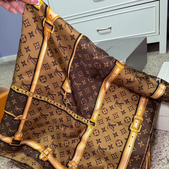 LV monogram Square Scarf - Picture 1 of 3